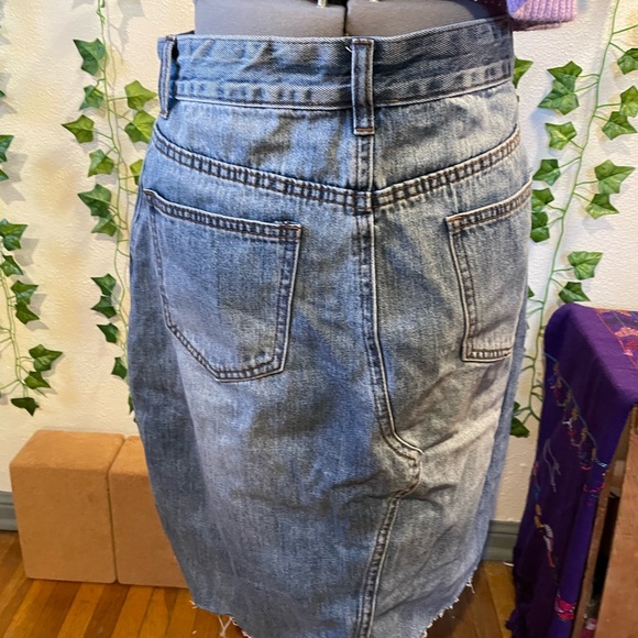 Jean skirt. High rise with asymmetrical button up detail - Picture 2 of 4